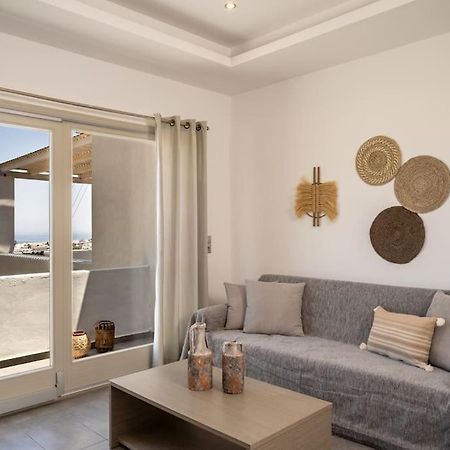In The Heart Of Fira & Free Pool - Nychteri Suite ภายนอก รูปภาพ