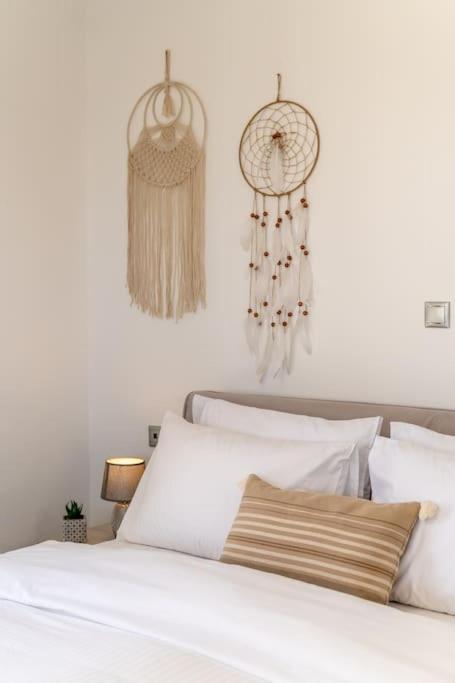 In The Heart Of Fira & Free Pool - Nychteri Suite ภายนอก รูปภาพ