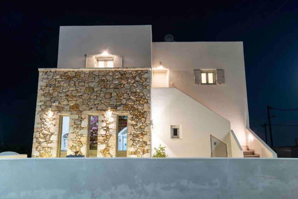 In The Heart Of Fira & Free Pool - Nychteri Suite ภายนอก รูปภาพ