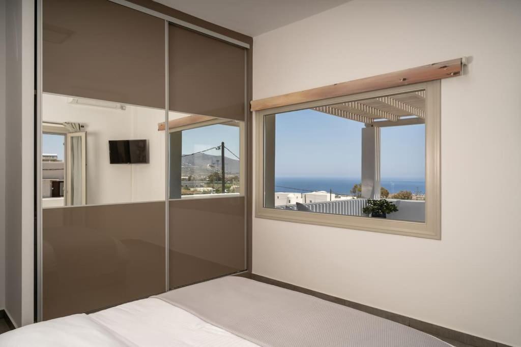 In The Heart Of Fira & Free Pool - Nychteri Suite ภายนอก รูปภาพ