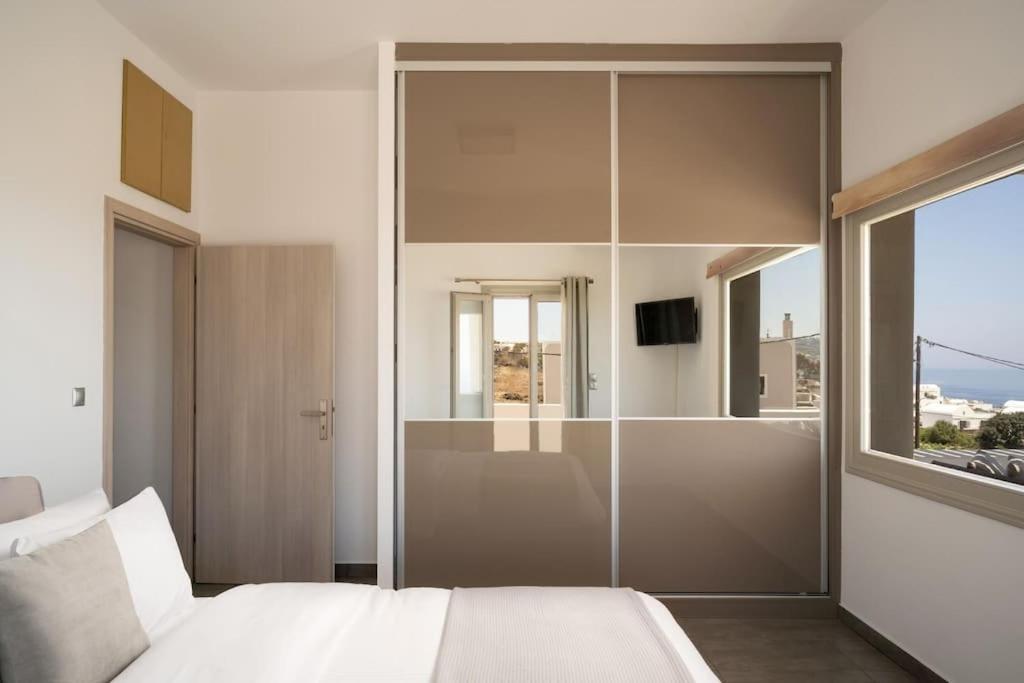 In The Heart Of Fira & Free Pool - Nychteri Suite ภายนอก รูปภาพ