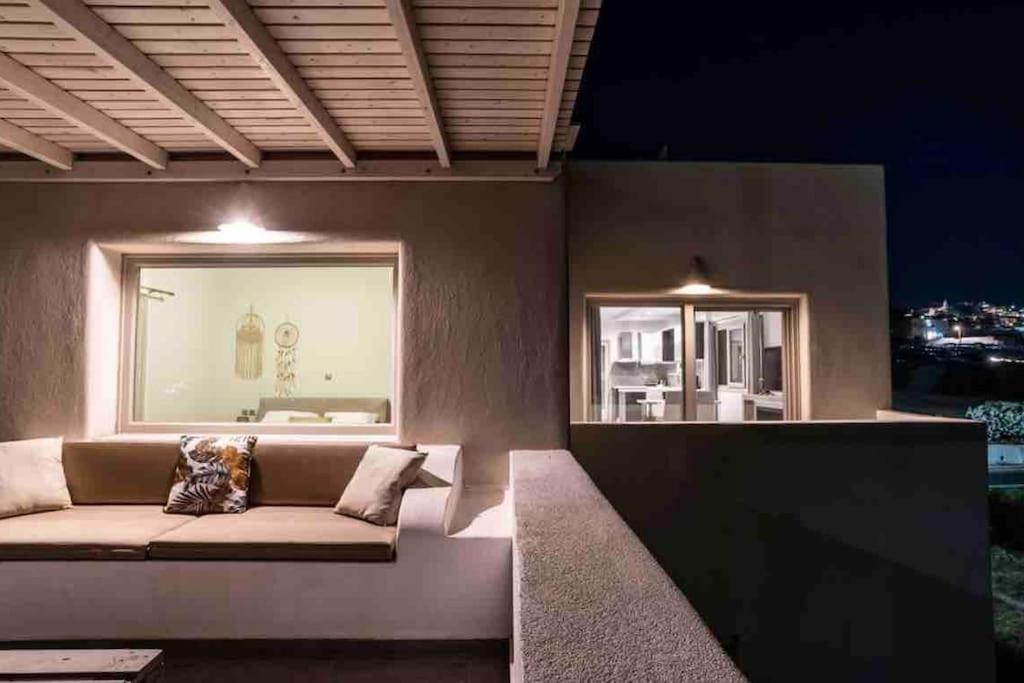 In The Heart Of Fira & Free Pool - Nychteri Suite ภายนอก รูปภาพ
