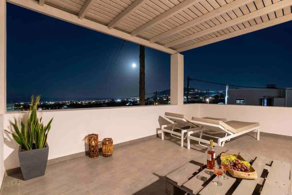 In The Heart Of Fira & Free Pool - Nychteri Suite ภายนอก รูปภาพ