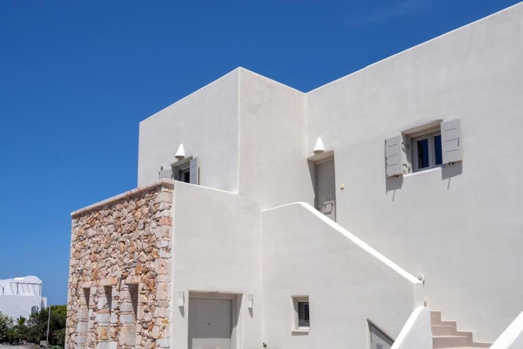 In The Heart Of Fira & Free Pool - Nychteri Suite ภายนอก รูปภาพ