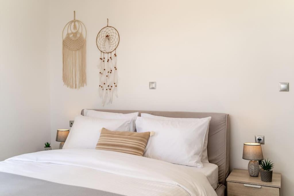 In The Heart Of Fira & Free Pool - Nychteri Suite ภายนอก รูปภาพ