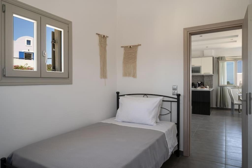 In The Heart Of Fira & Free Pool - Nychteri Suite ภายนอก รูปภาพ