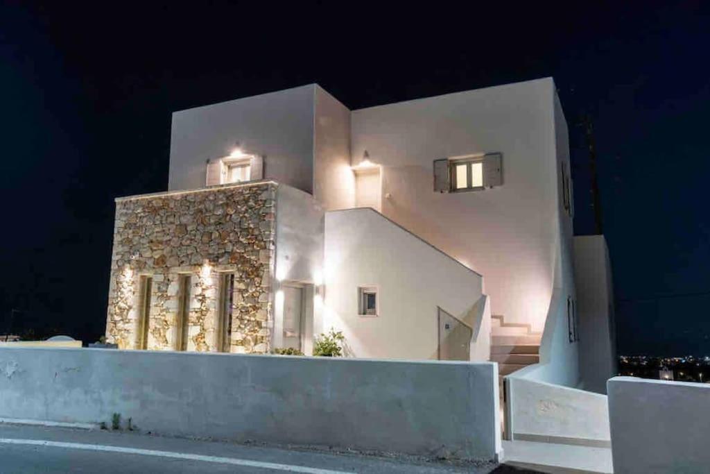 In The Heart Of Fira & Free Pool - Nychteri Suite ภายนอก รูปภาพ