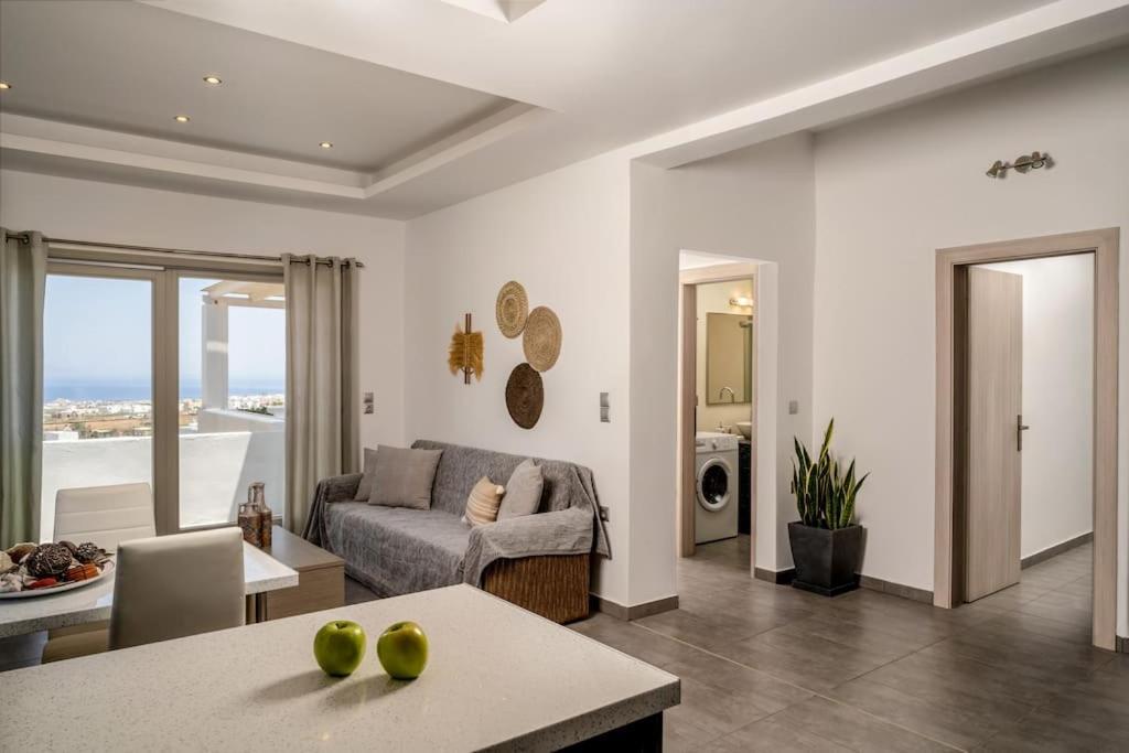 In The Heart Of Fira & Free Pool - Nychteri Suite ภายนอก รูปภาพ