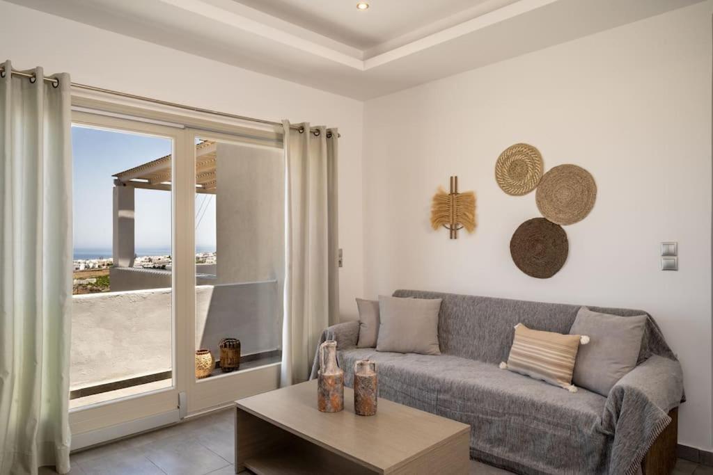 In The Heart Of Fira & Free Pool - Nychteri Suite ภายนอก รูปภาพ