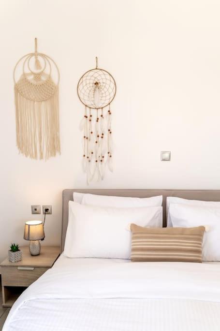In The Heart Of Fira & Free Pool - Nychteri Suite ภายนอก รูปภาพ