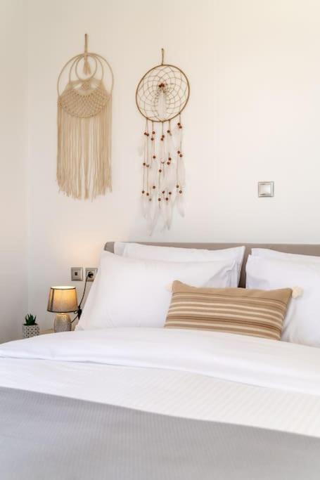 In The Heart Of Fira & Free Pool - Nychteri Suite ภายนอก รูปภาพ