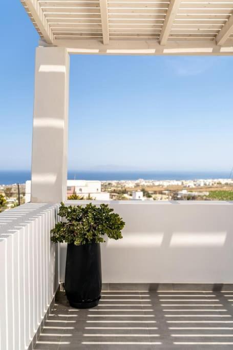In The Heart Of Fira & Free Pool - Nychteri Suite ภายนอก รูปภาพ