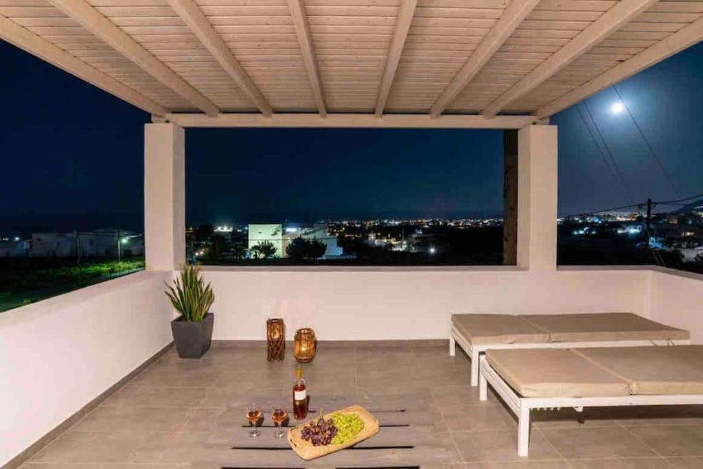 In The Heart Of Fira & Free Pool - Nychteri Suite ภายนอก รูปภาพ